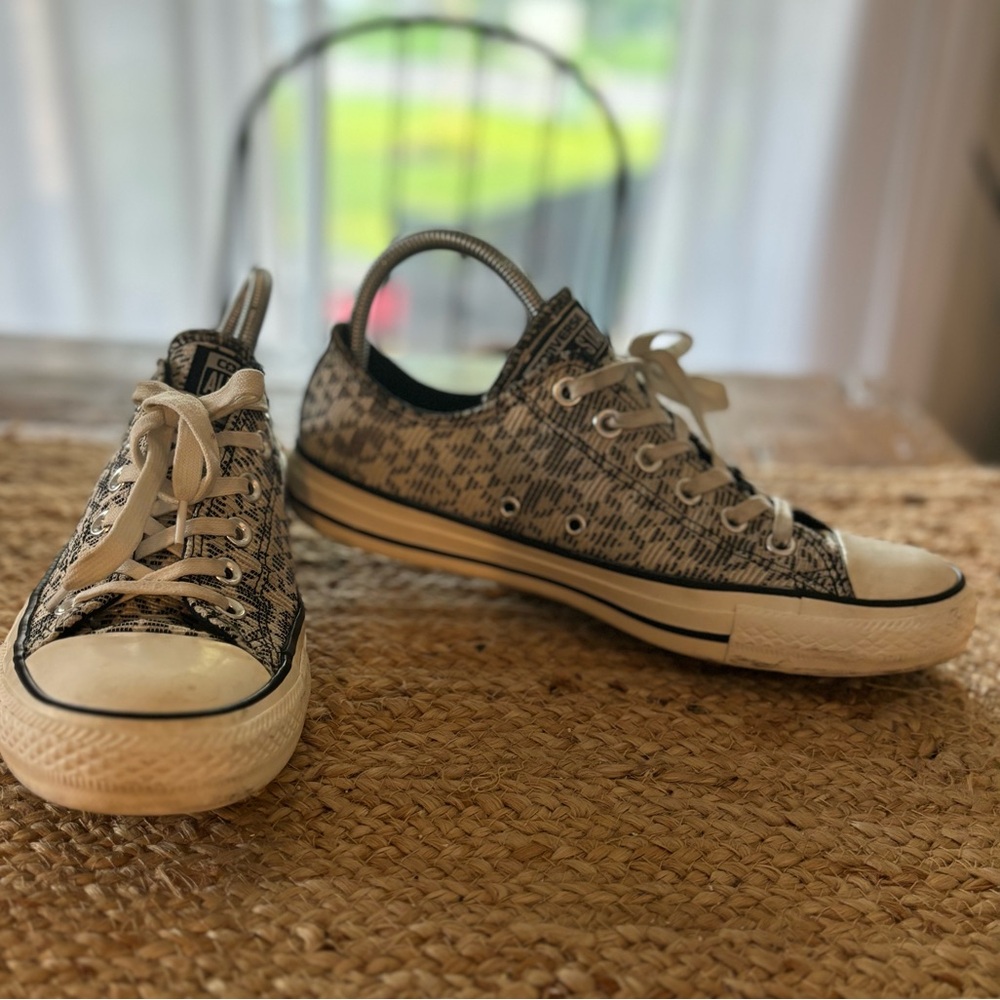 Converse Chuck Taylor Womens Sneakers Low Top Sz‎ 10 Black White Aztec print